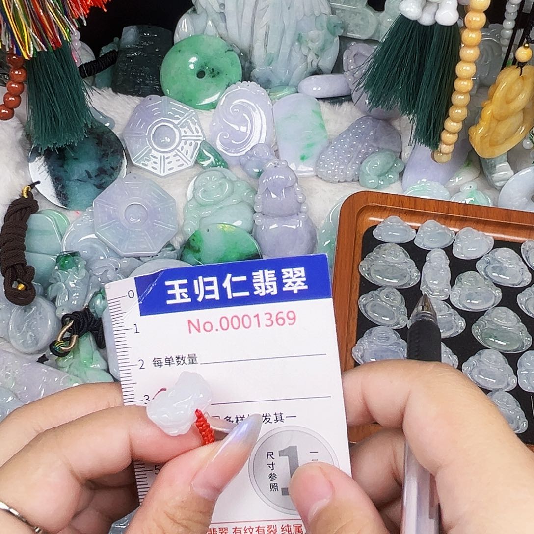 翡翠未镶嵌颈饰11