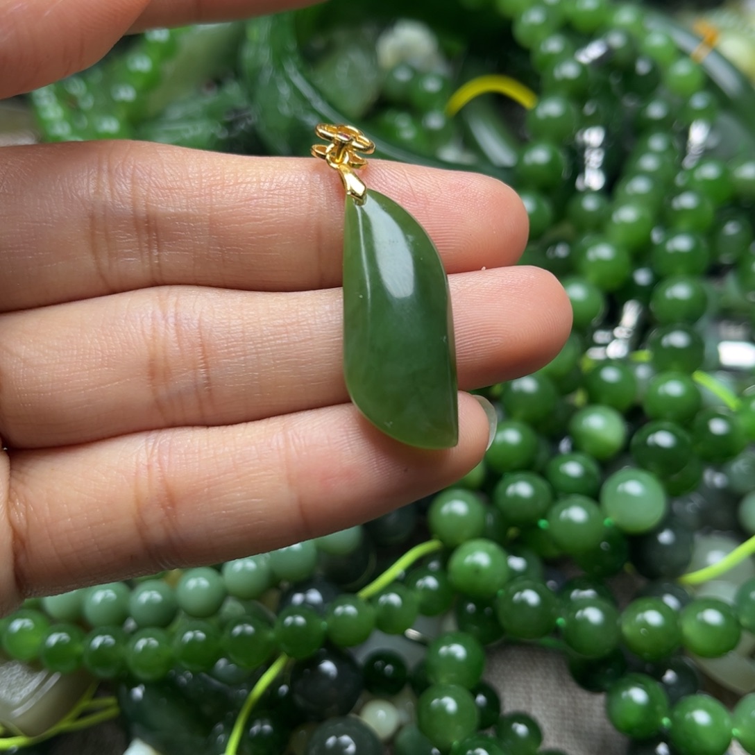 和田玉（碧玉）未镶嵌颈饰