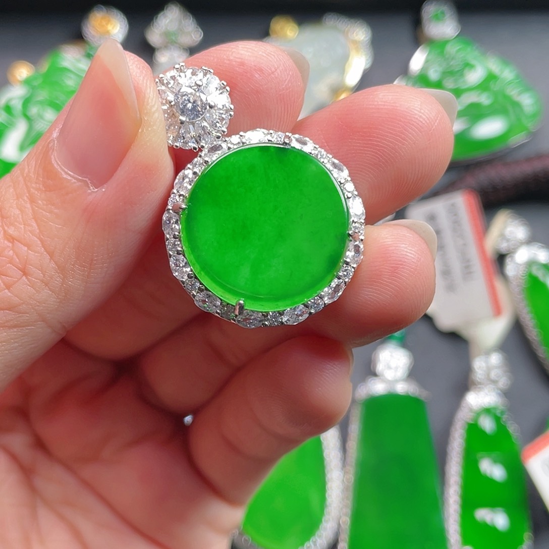 吊坠(不含链)未镶嵌翡翠