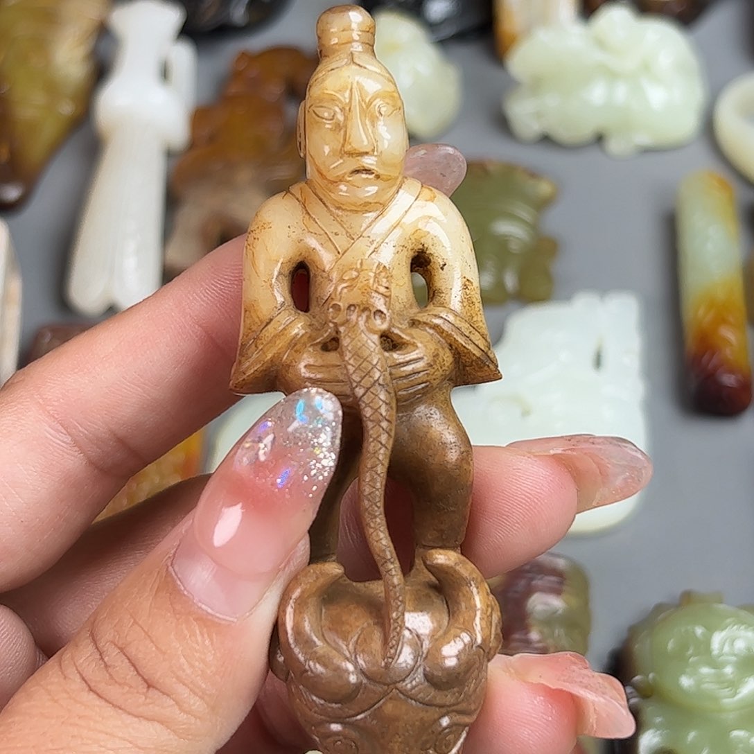 和田玉（糖玉）未镶嵌颈饰六**顺
