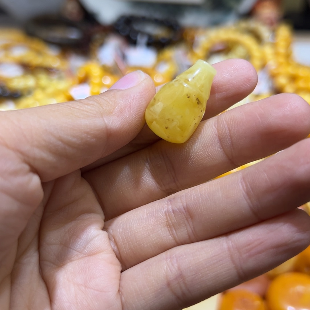 琥珀珠宝奇石未镶嵌