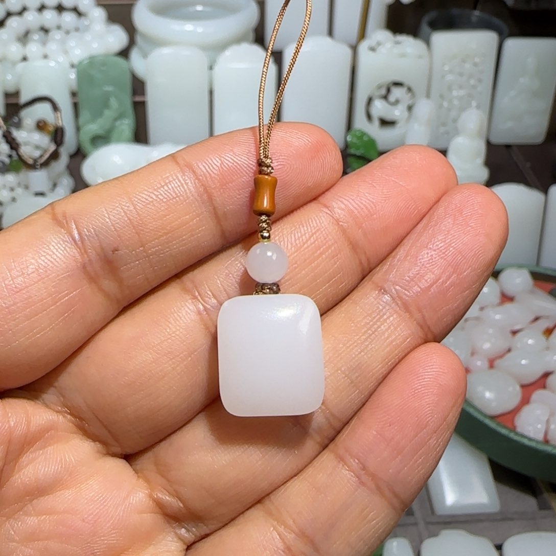 和田玉颈饰未镶嵌