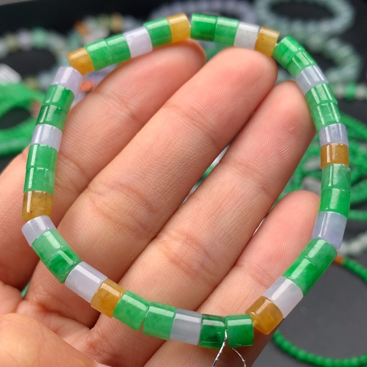 翡翠手镯未镶嵌卡