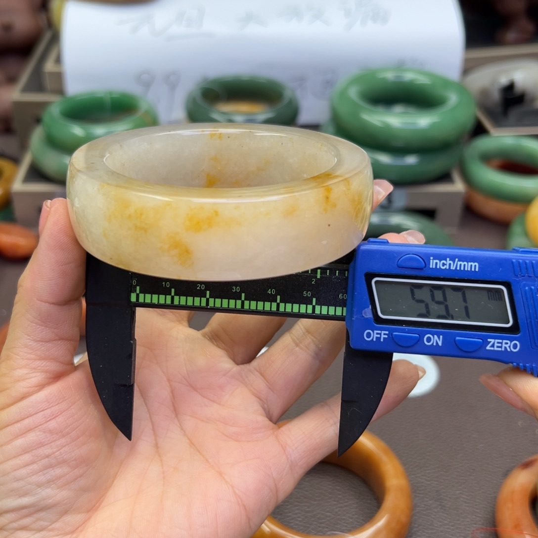 未镶嵌手镯石英岩玉