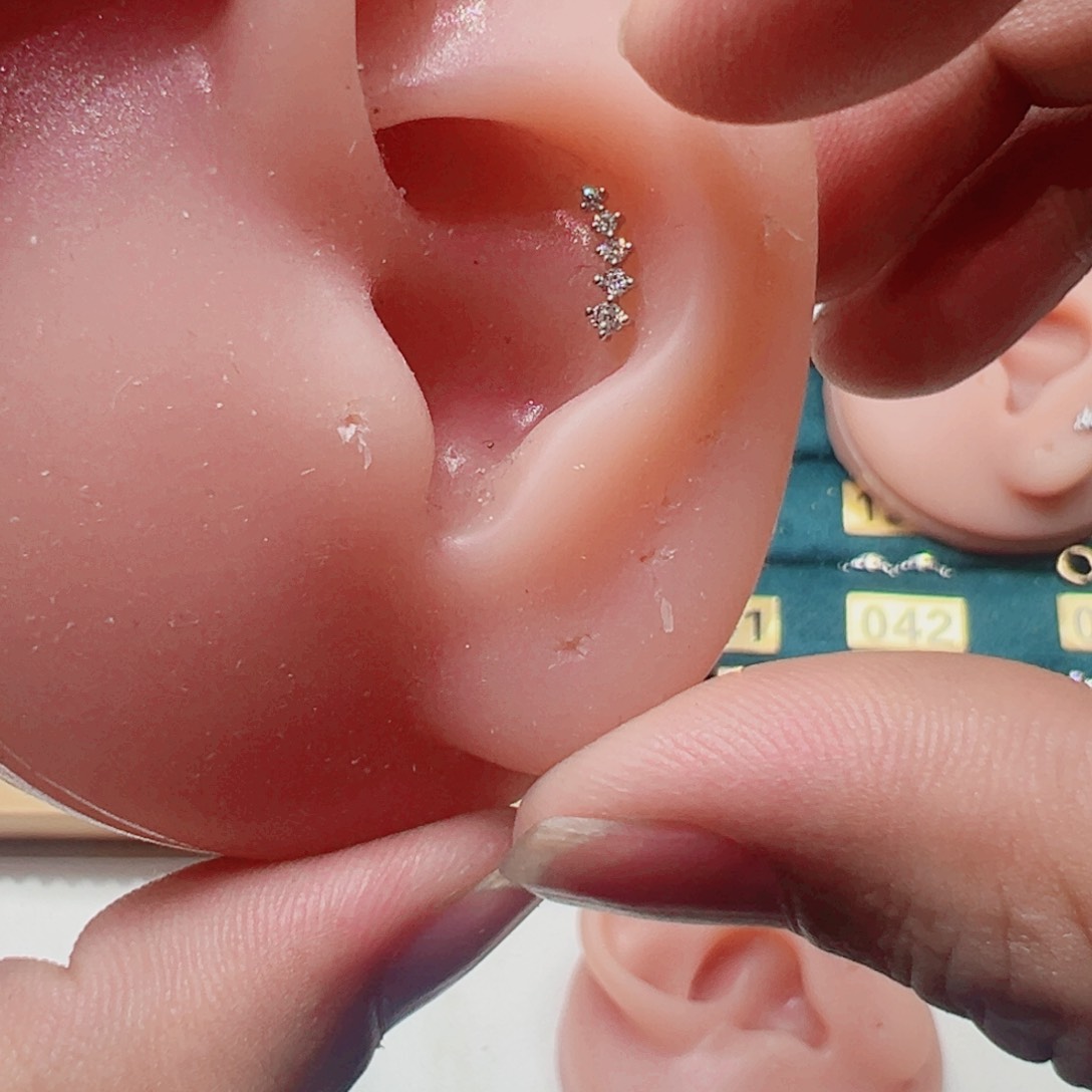 钻石耳饰18K金镶嵌?***?大号彗星耳钉螺丝款K白