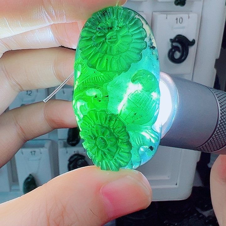 蛇纹石玉颈饰未镶嵌