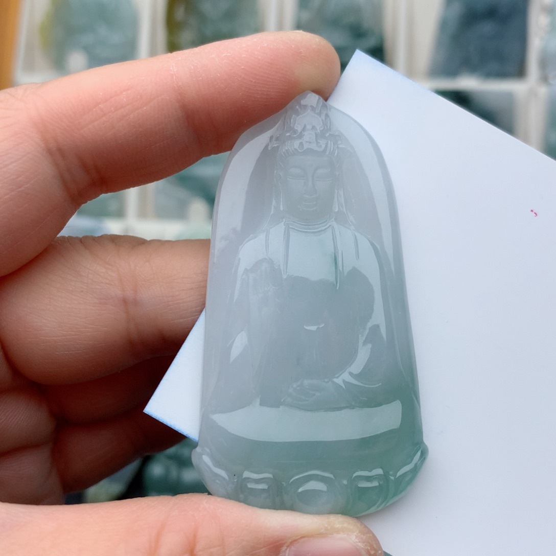 翡翠颈饰未镶嵌素衣观音