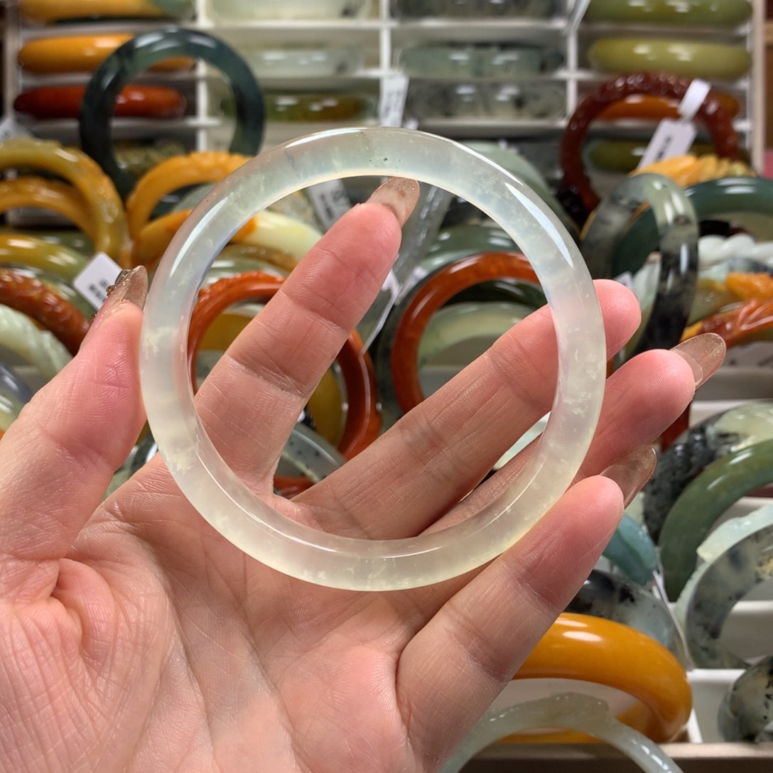 蛇纹石玉手镯未镶嵌