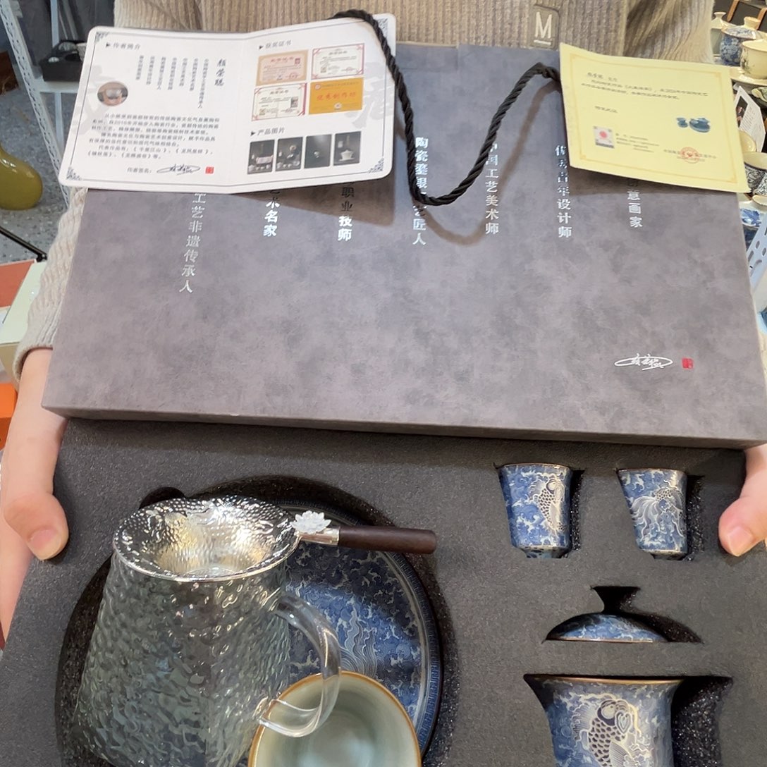 这些盖碗很漂亮！！！！