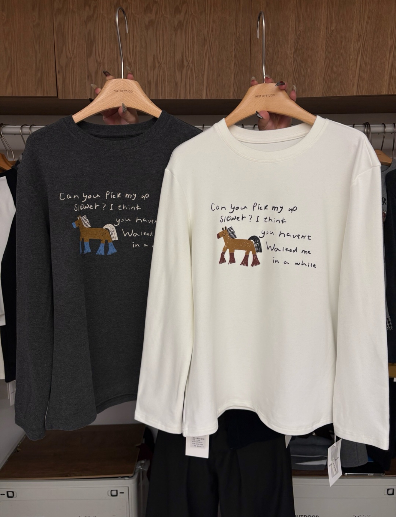 MEET冬季福利-55375#通勤百搭小马印花上衣