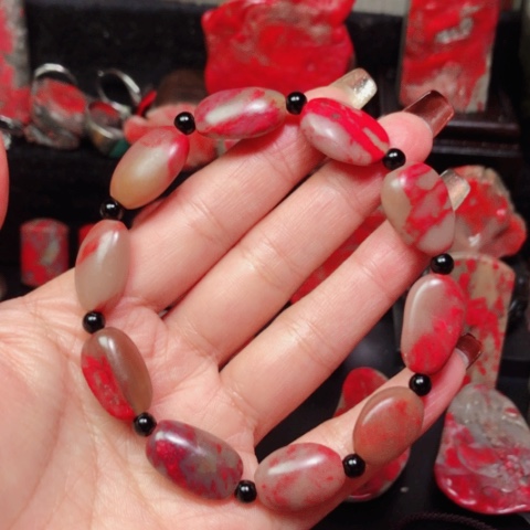 昌化鸡血石古**玩昌化鸡血石手链