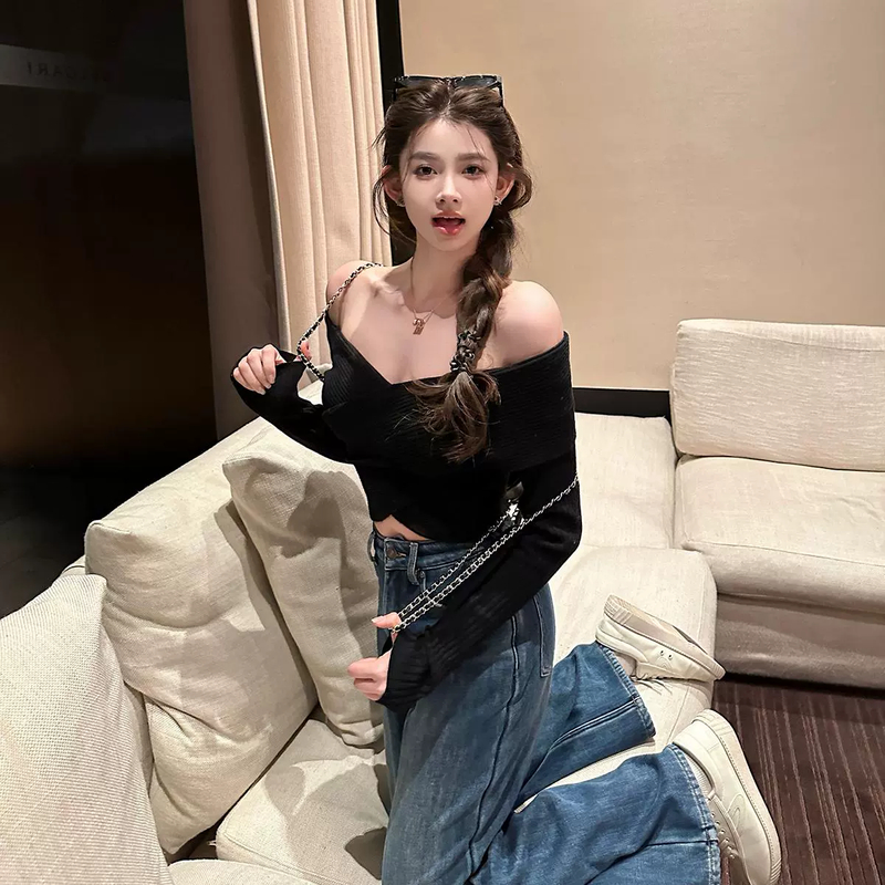 “纯欲交叉衫”浅秋高级羊绒羊毛露肩设计感时髦显瘦坑条毛衣
