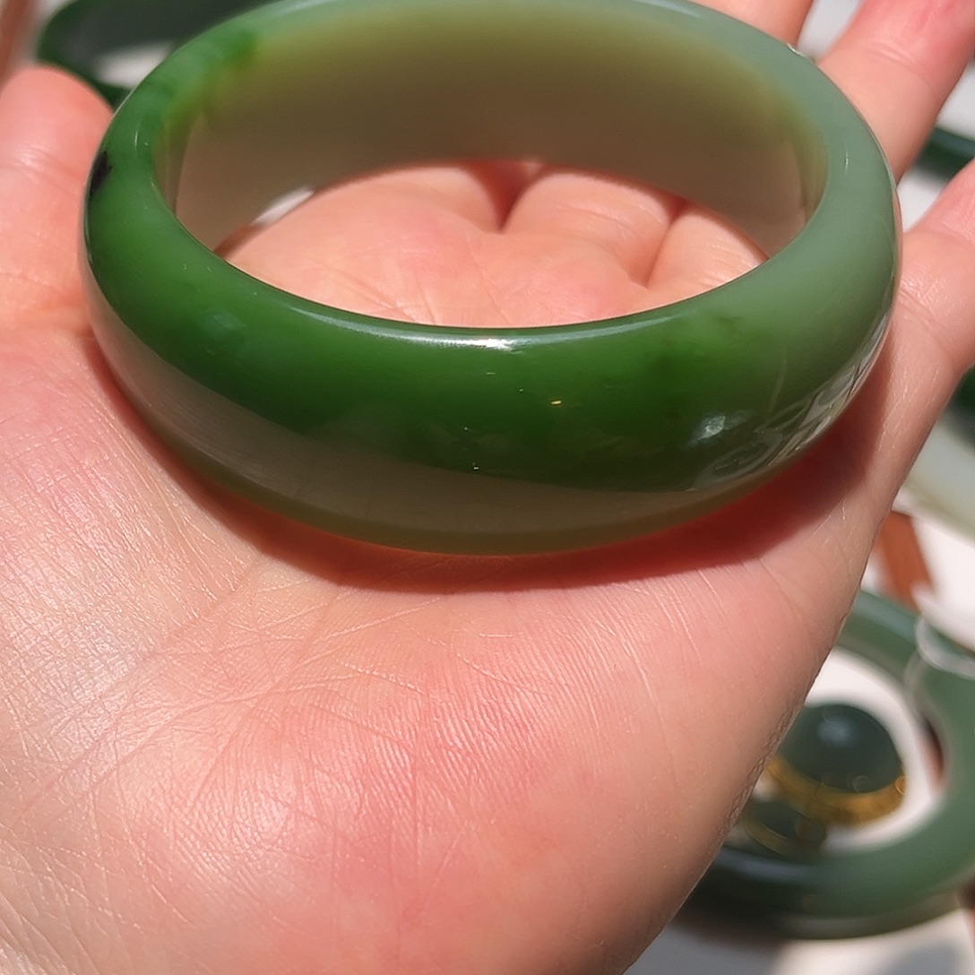 和田玉未镶嵌手镯