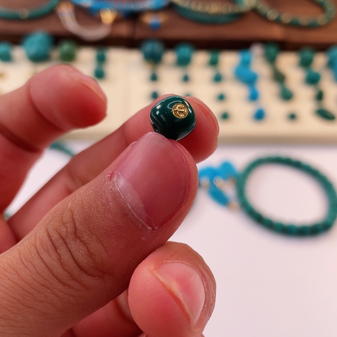 绿松石颈饰未镶嵌