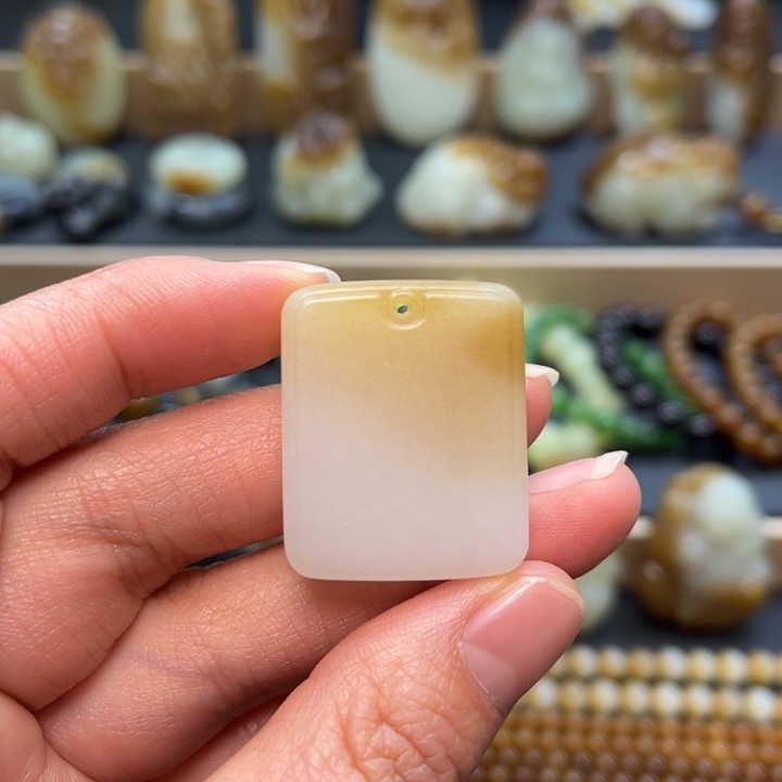 和田玉（糖玉）颈饰未镶嵌定制