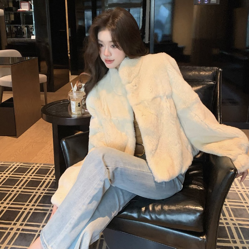 2025秋冬季时尚真兔毛皮草外套女简约时尚款