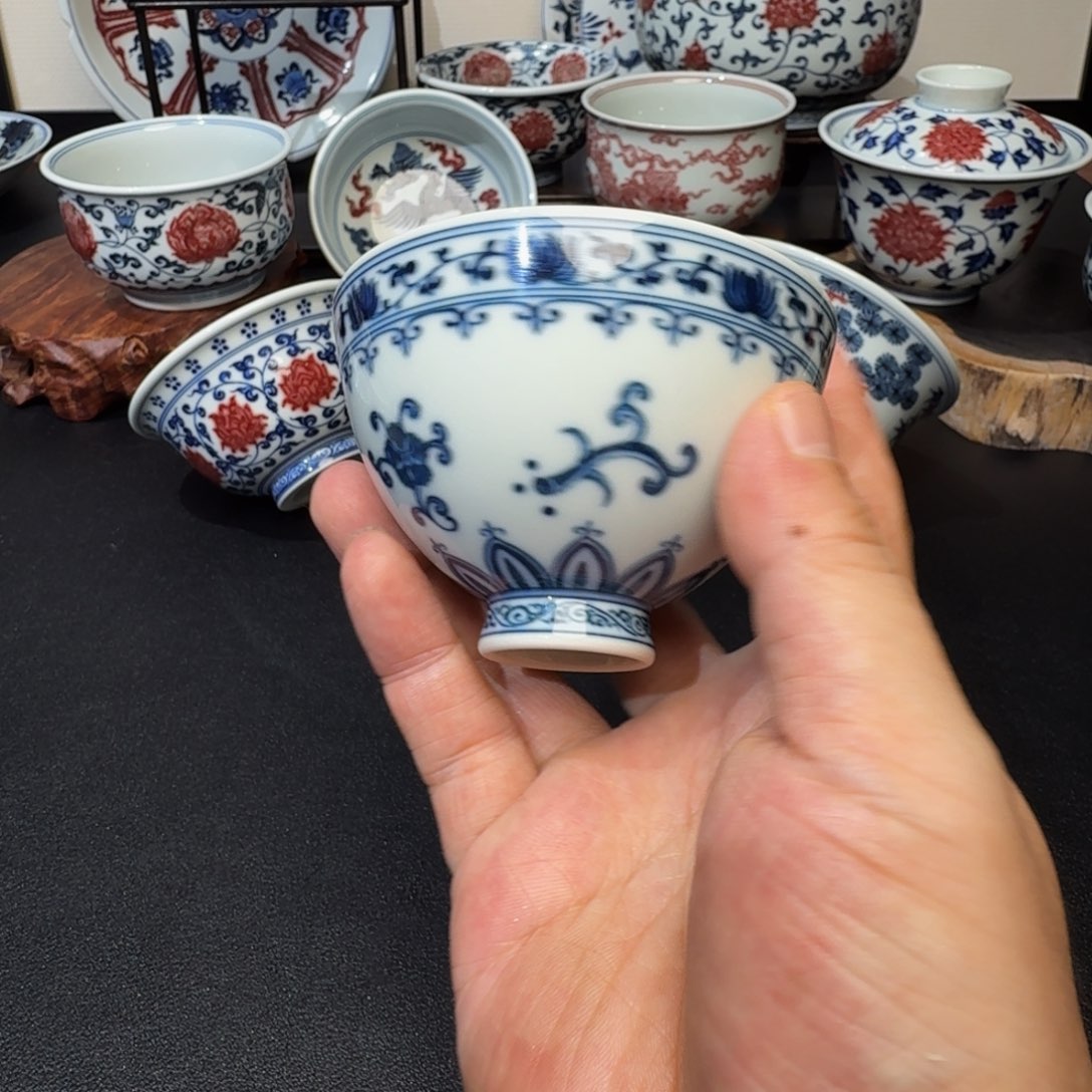 开***典青花杂宝纹鸡心杯