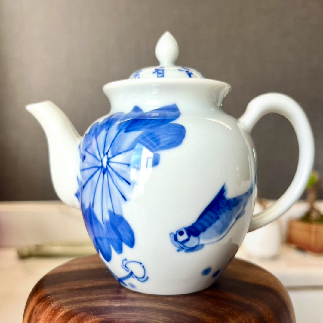 年年有余纯手工手绘茶壶，容量140左右