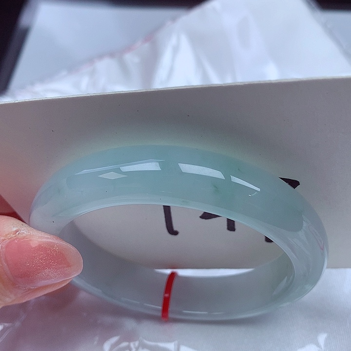 翡翠手镯未镶嵌翡翠