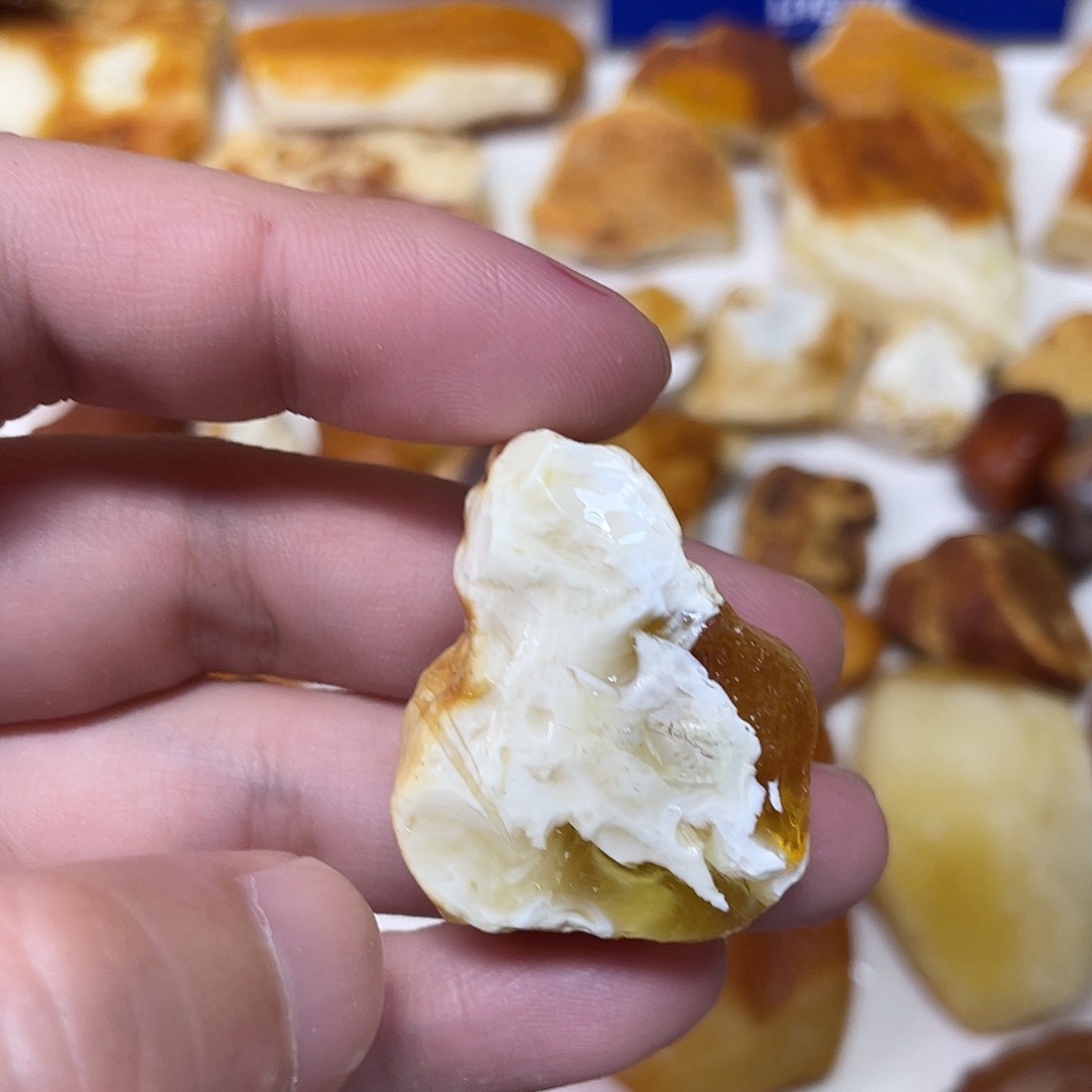 定制琥珀未镶嵌原矿琥珀