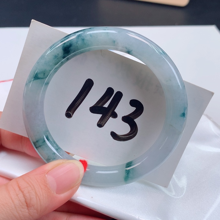 翡翠手镯未镶嵌正