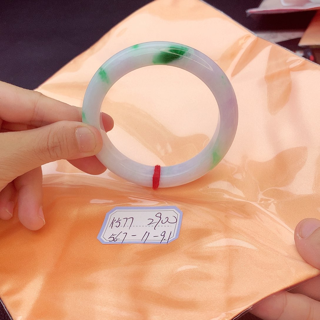 翡翠手镯未镶嵌翡翠