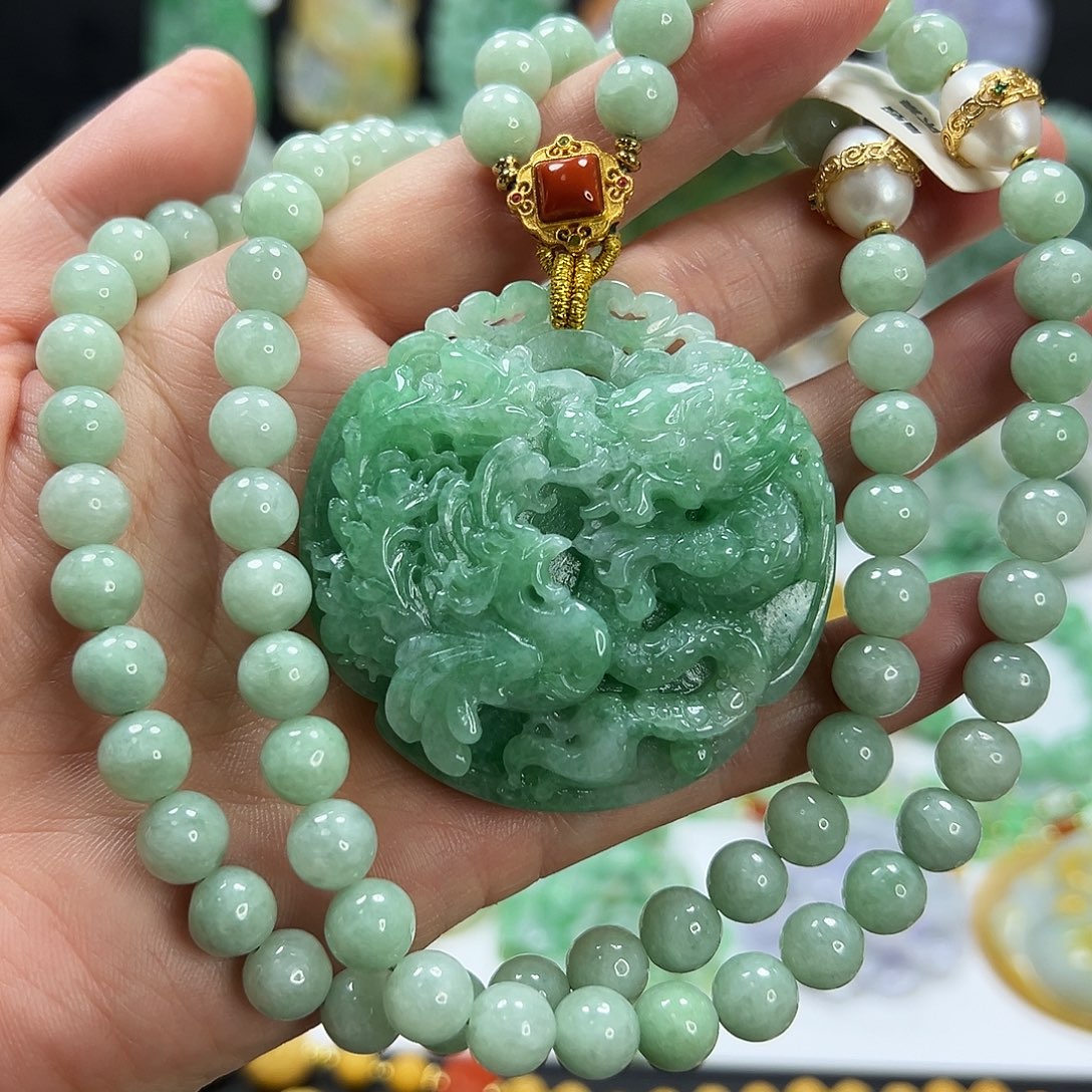 翡翠未镶嵌颈饰吊坠