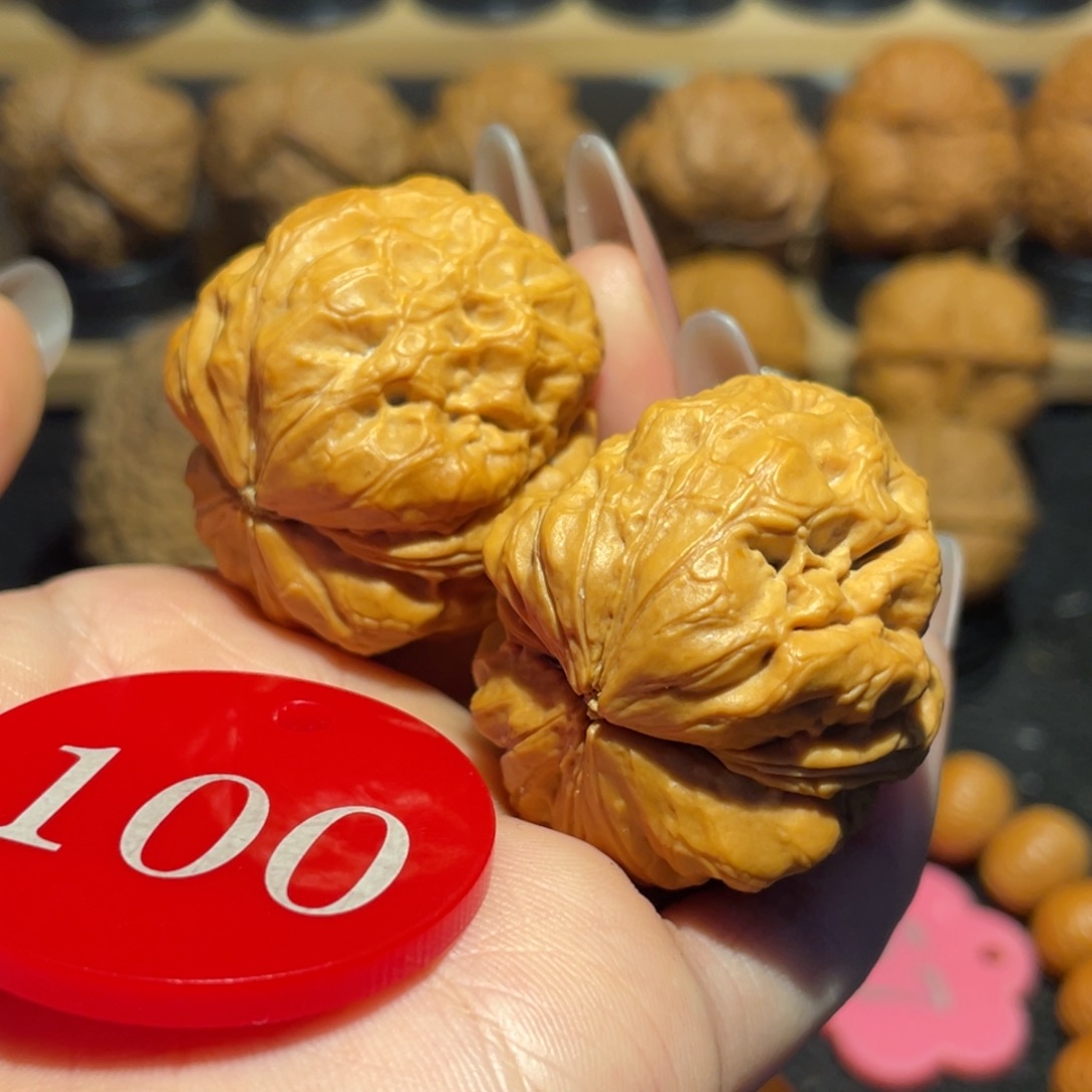 名款灭霸核桃37。    