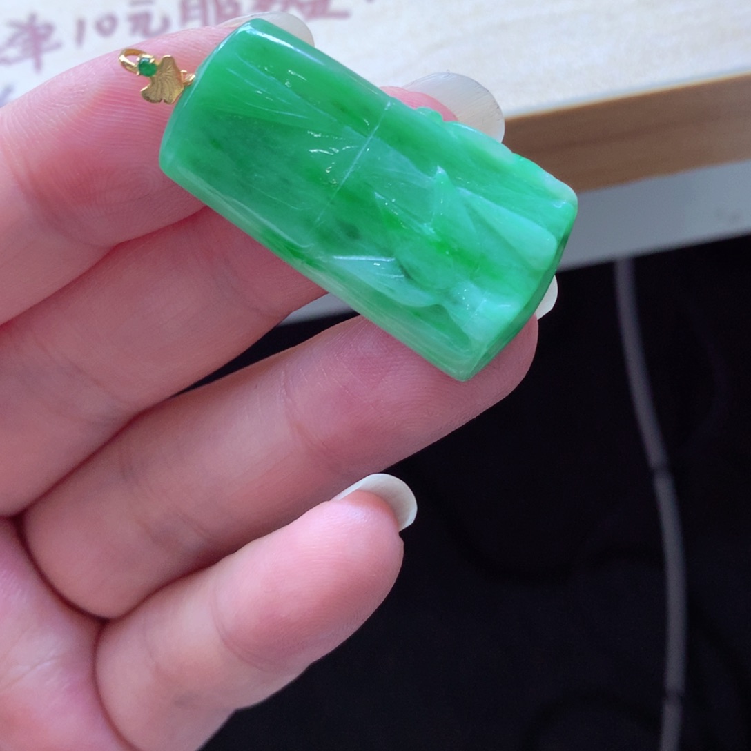 翡翠颈饰18K金镶嵌吊坠