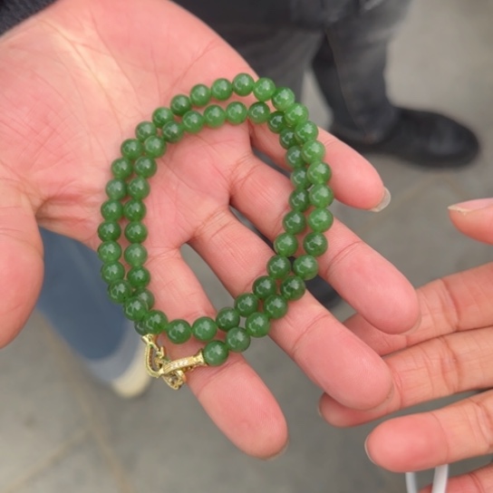 和田玉颈饰未镶嵌卡8俄罗斯无黑点，果阳绿