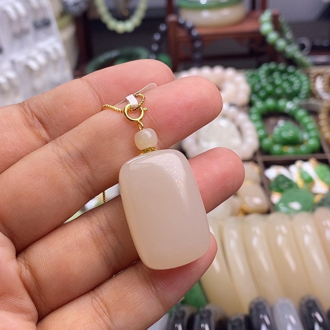 和田玉收藏级熟藕粉羊脂级老矿料红粉金镶无事牌未镶嵌唐*