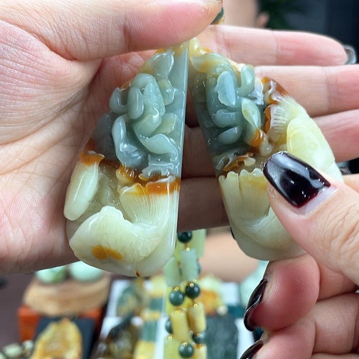 蛇纹石玉颈饰未镶嵌