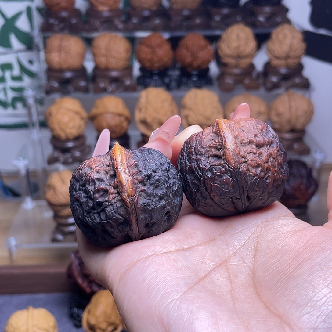 @***叔文玩核桃把件4…………莽纹虎头