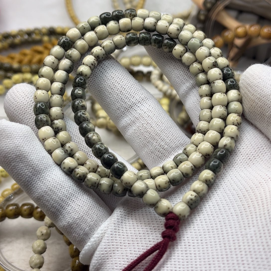 吴***生星月菩提吊坠绿背