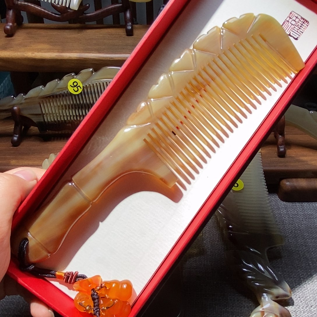 086 枫叶牛角梳牛角梳