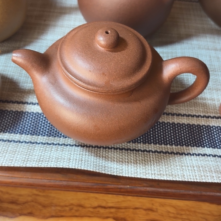 紫砂茶壶紫泥底槽青掇支260cc