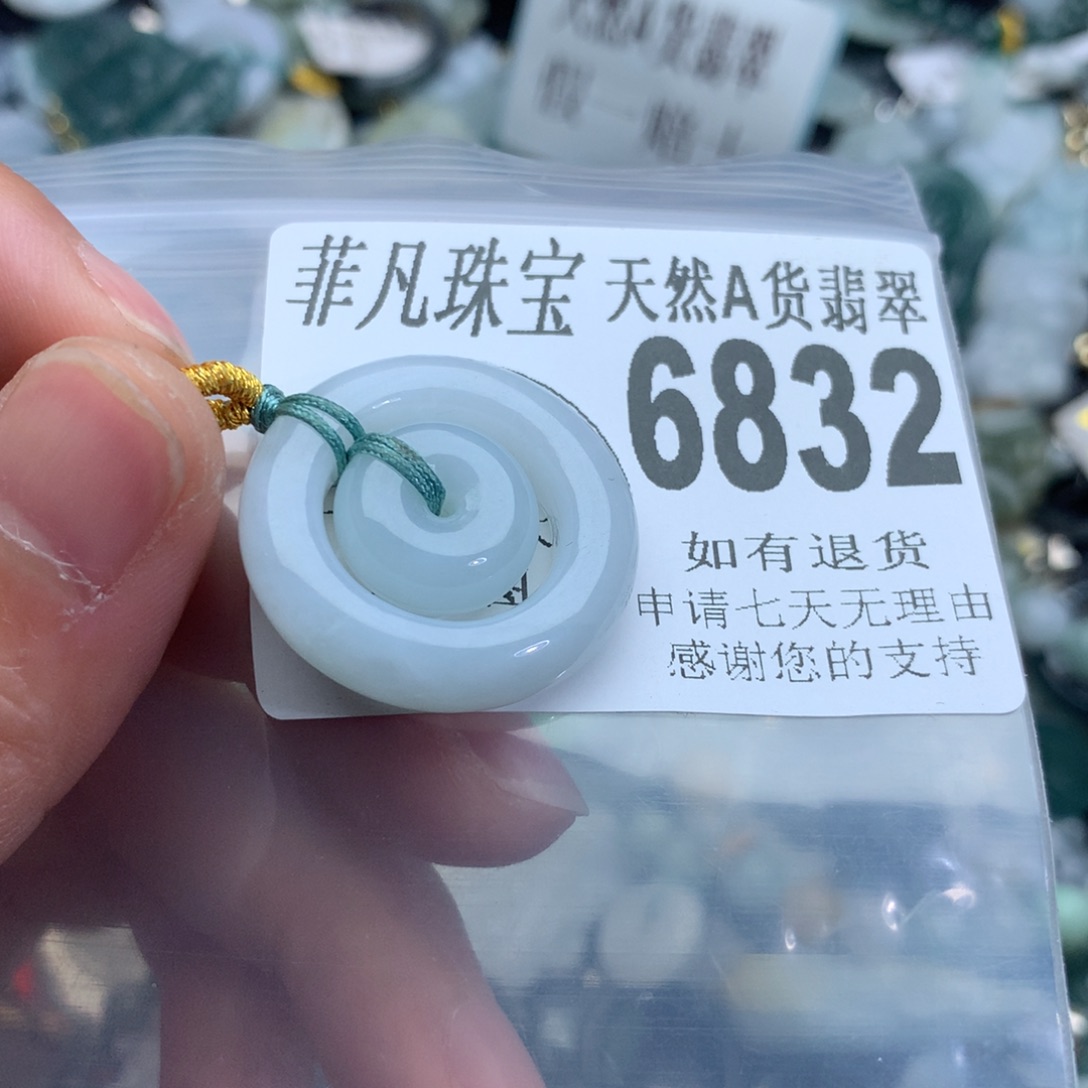 翡翠颈饰未镶嵌6832。