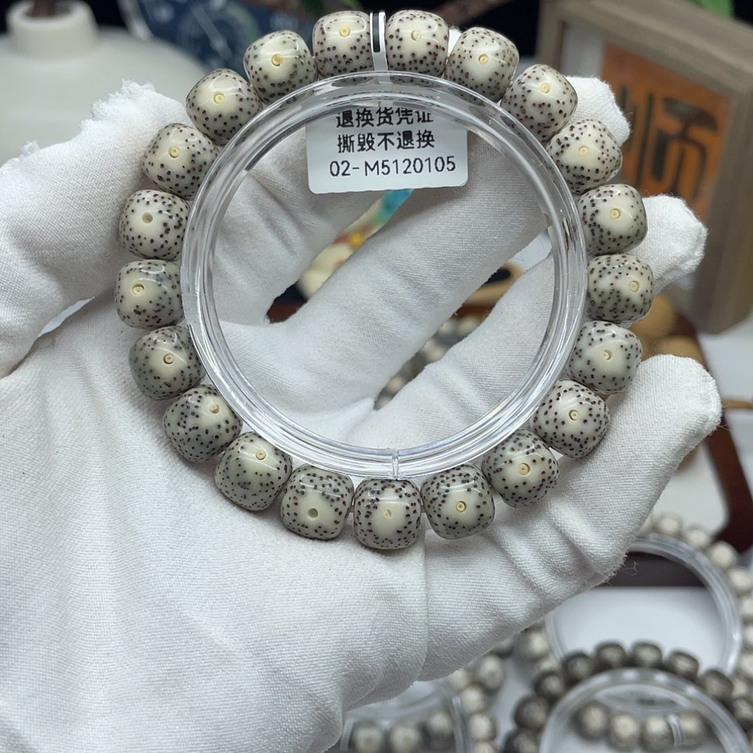 星月菩提手串11×10绿包白大眼睛黄金瞳M3