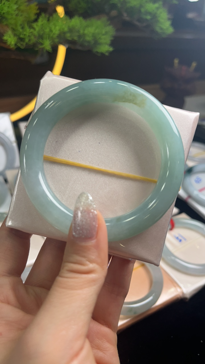 纯天然缅甸翡翠手镯