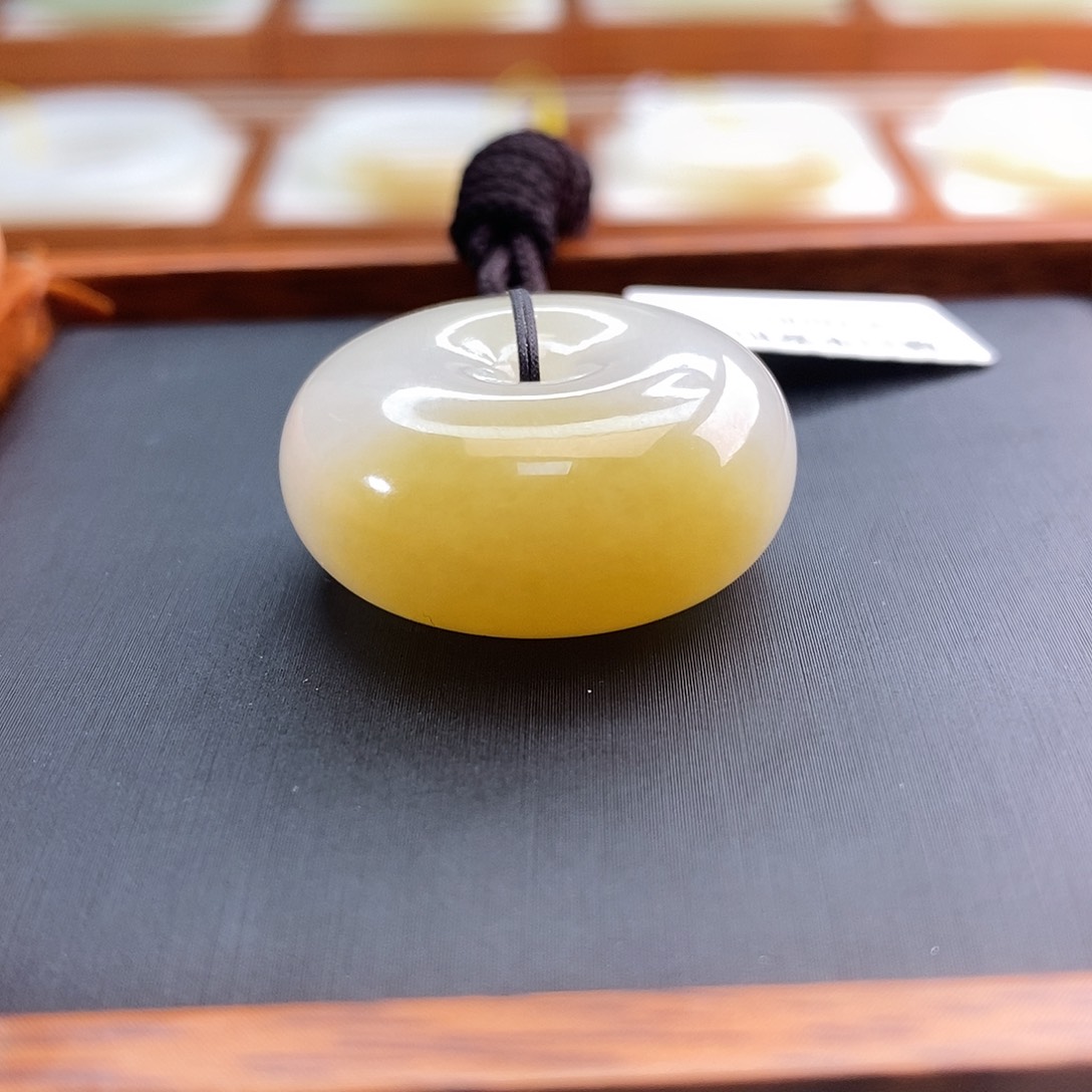 和田玉（糖玉）颈饰未镶嵌