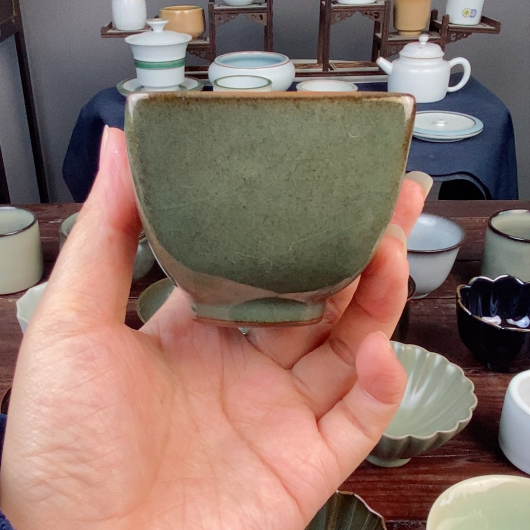 铁胎梅子青四方杯 开片 