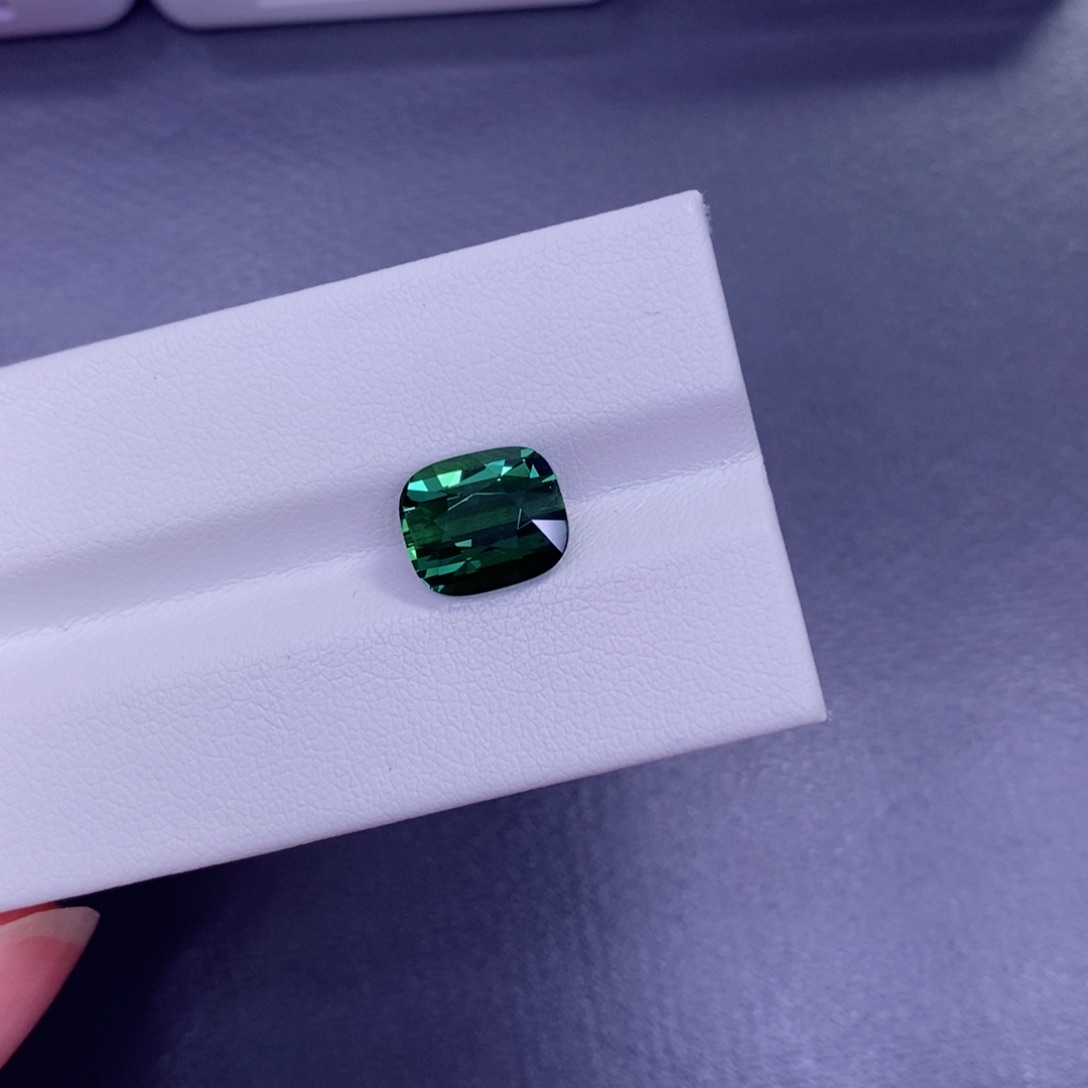 未镶嵌裸石碧玺3.27克拉