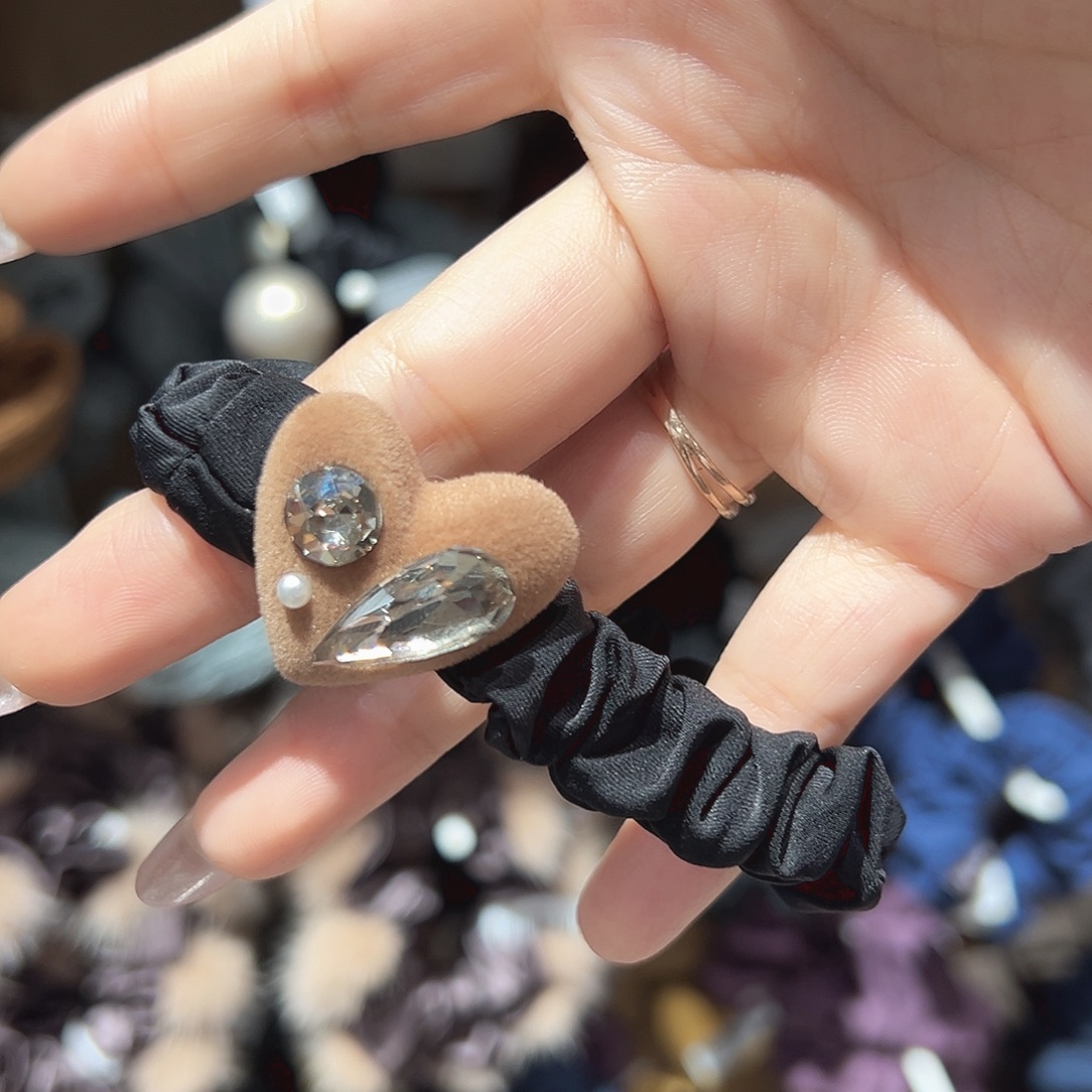 皮质铁合金咖色爱心面膜圈