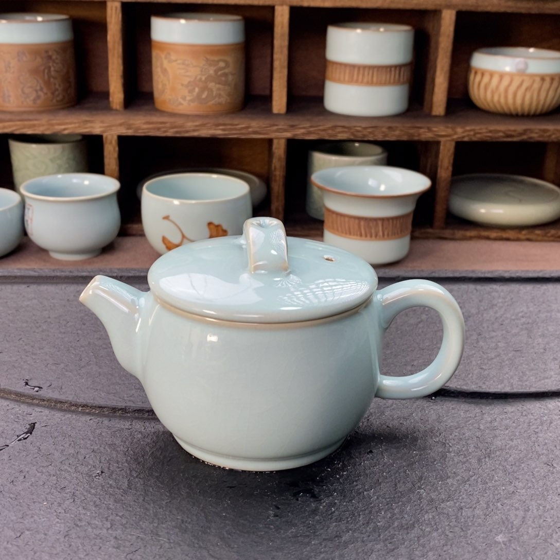 【闪购商品】天青汉瓦壶微微瑕。。。。。。