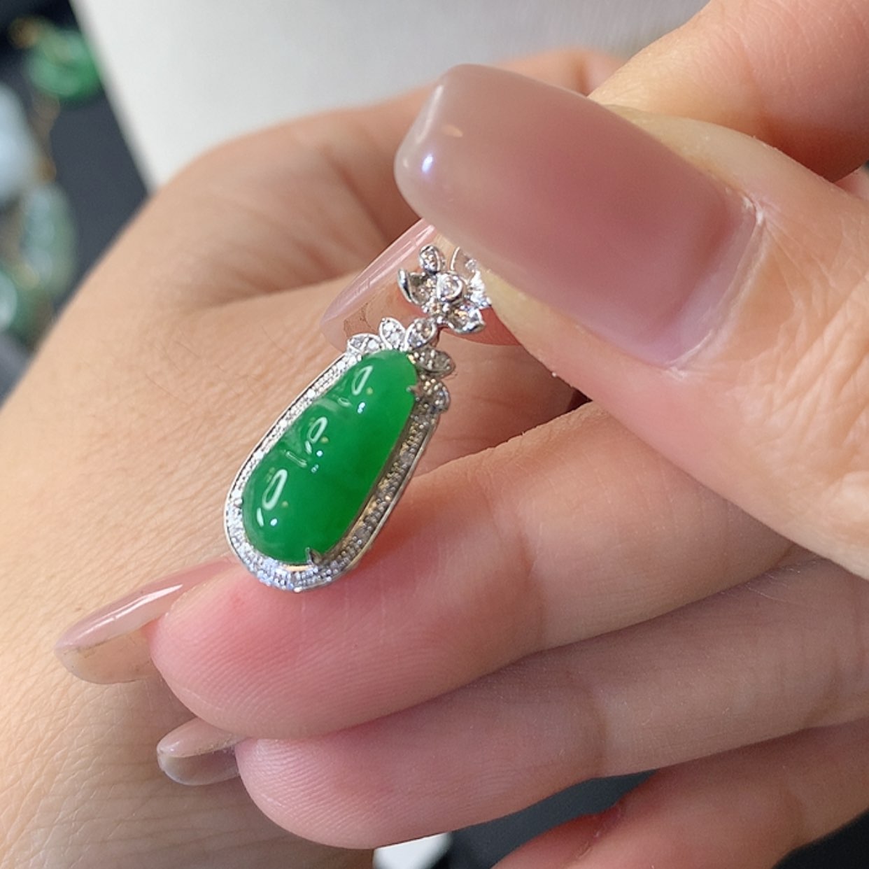 【闪购商品】翡翠吊坠(赠链)18K金镶嵌