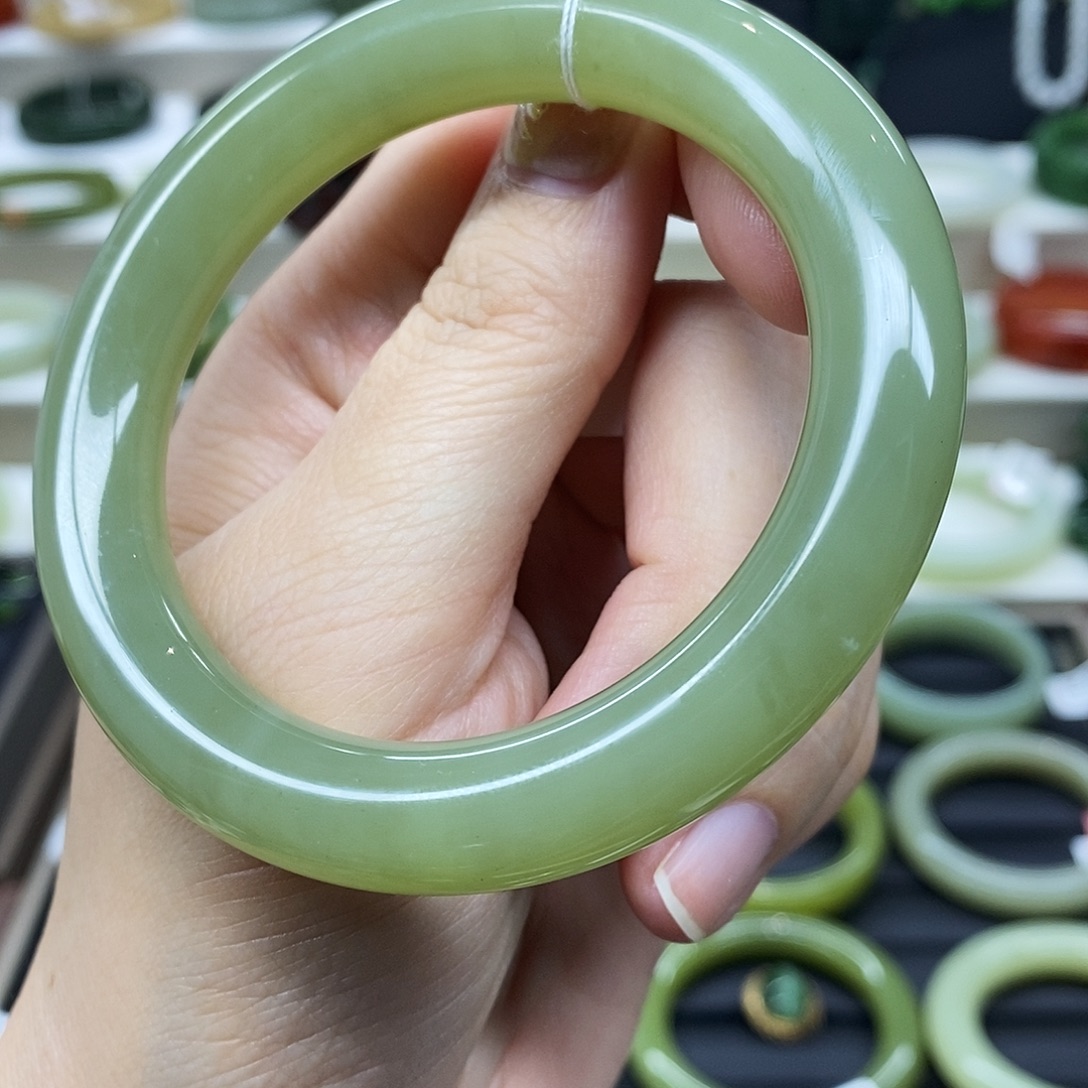 和田玉未镶嵌手镯