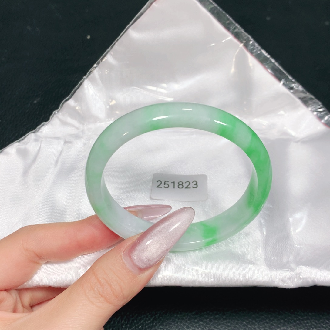 翡翠未镶嵌手镯（贵妃镯）天然翡翠手镯04