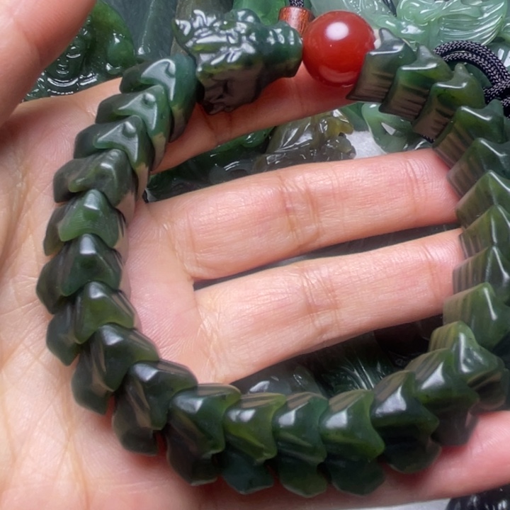 夜***声和田玉未镶嵌颈饰