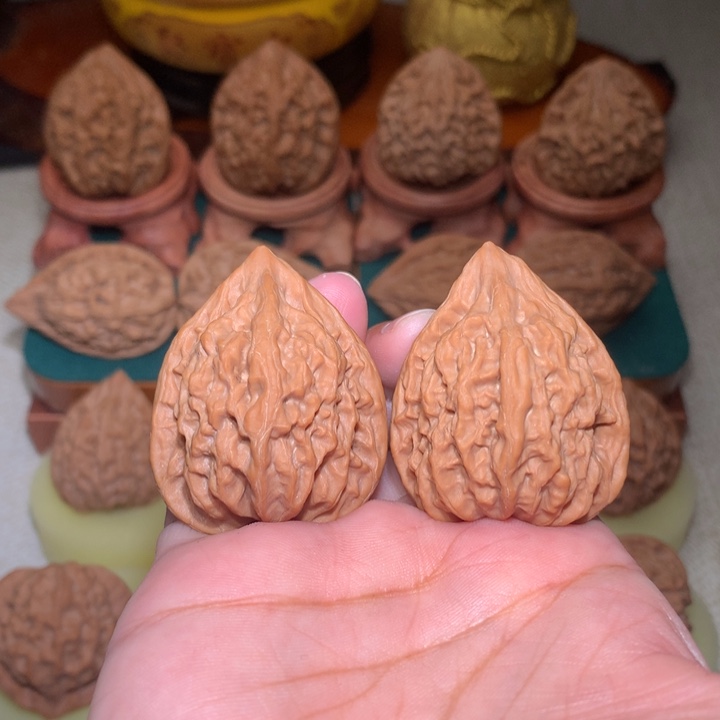 文玩核桃把件太*赤血鸡心