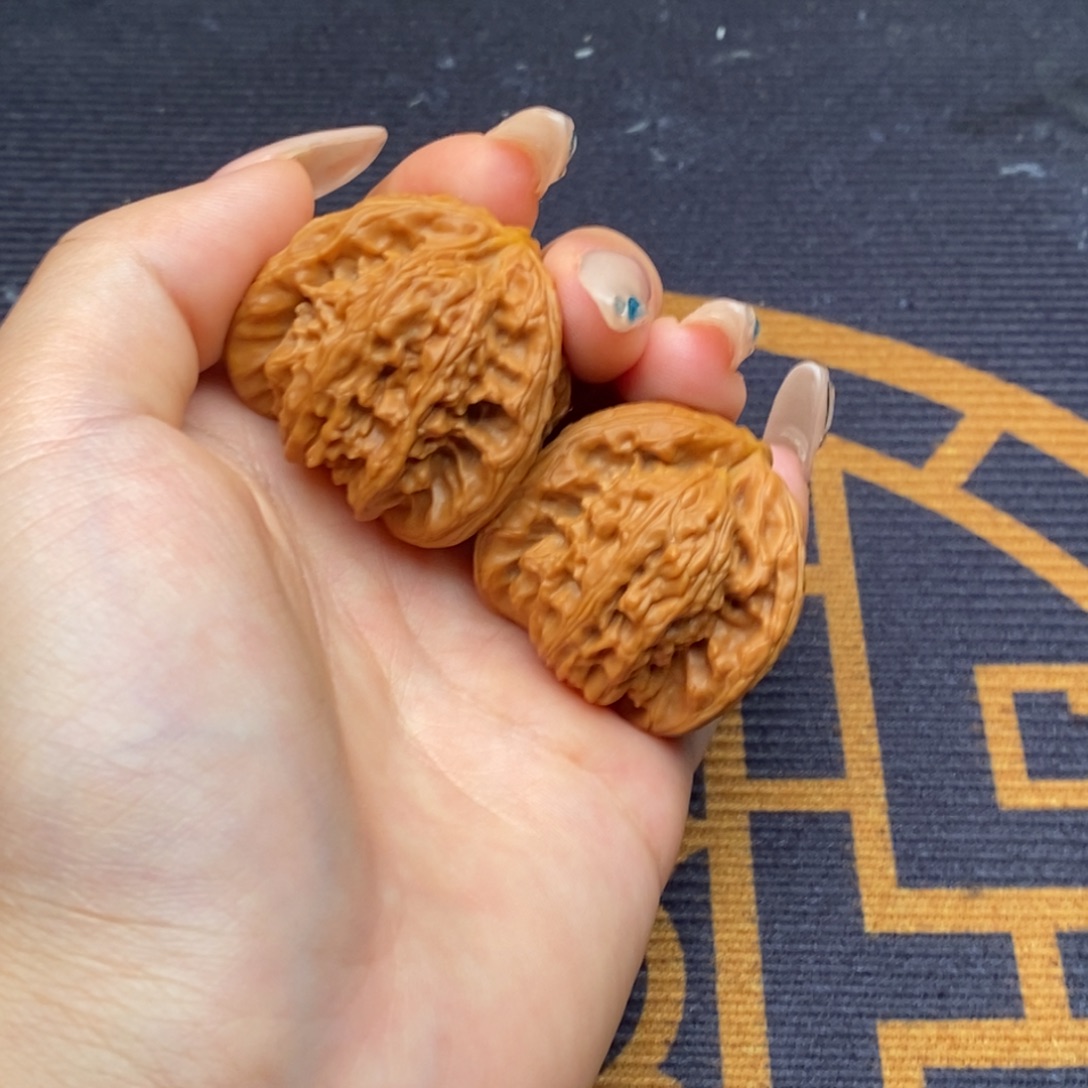 寒***冰吊坠文玩核桃白狮子